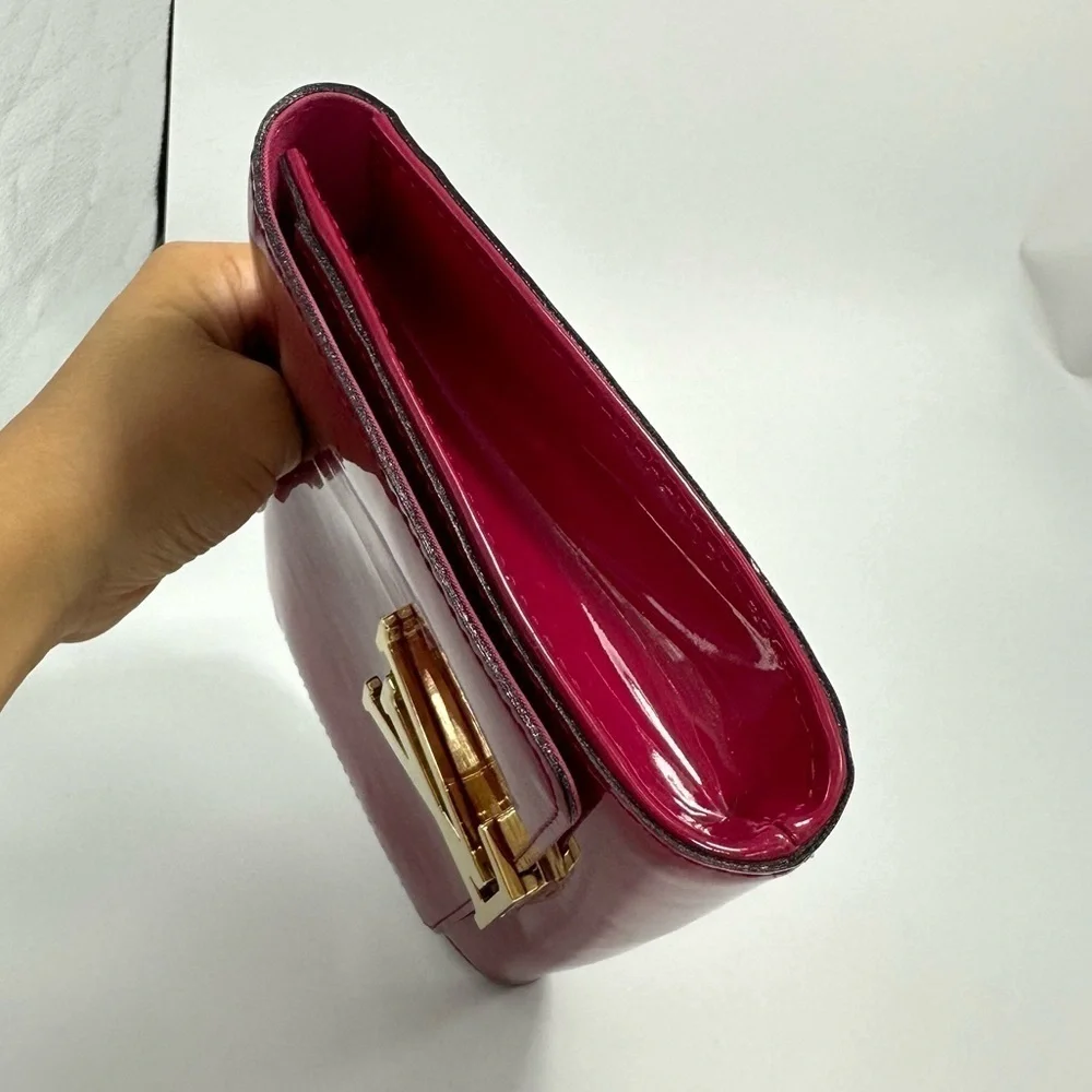 louis vuitton louise clutch patent in pink